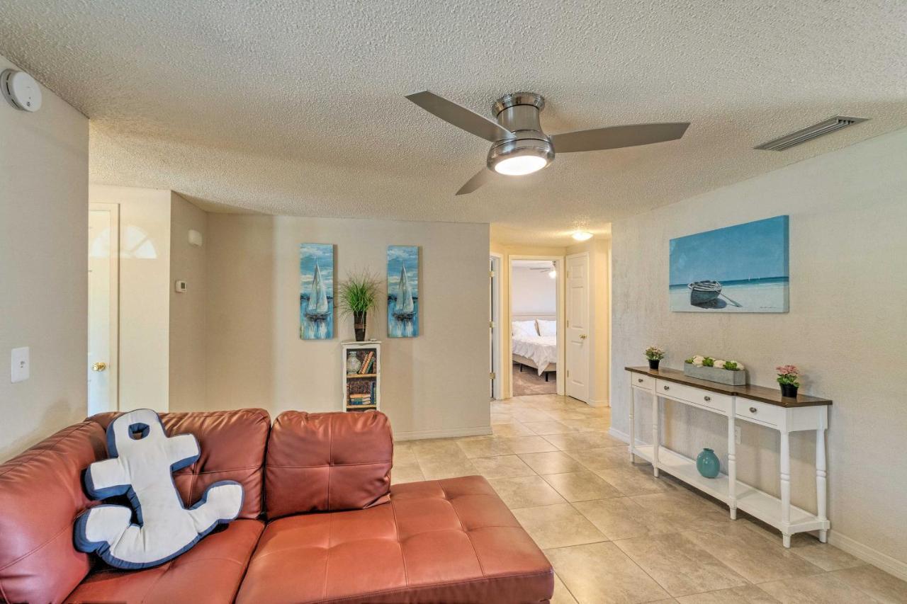 Holiday home Bright With Yard Less Than 4 Miles To Beach!