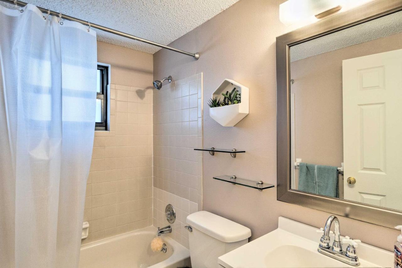 Bright With Yard Less Than 4 Miles To Beach! Holiday home *
