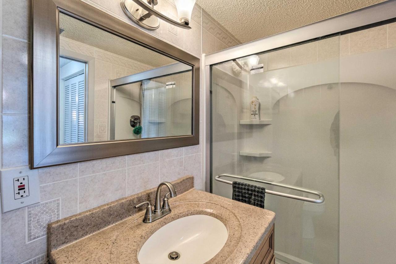 Bright With Yard Less Than 4 Miles To Beach! *