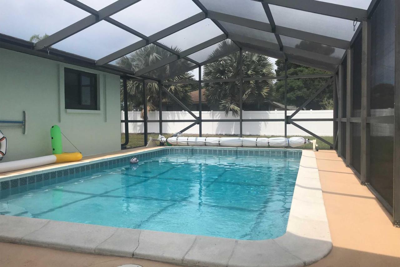 Bright With Yard Less Than 4 Miles To Beach! Holiday home Venice